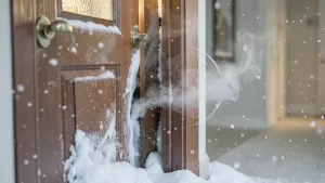 Czym uszczelnić drzwi wejściowe