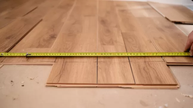 jak rozmierzyc panele podłogowe