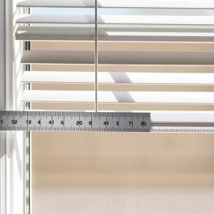 Jak zmierzyć okno do rolet dzień noc