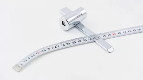 Jak zmierzyć wylewkę do kranu