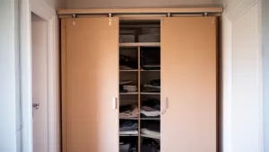 Jak zrobić drzwi przesuwne z płyty meblowej