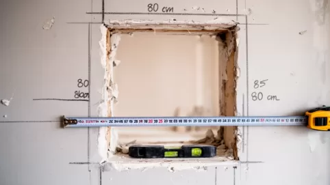 jaki otwór pod drzwi 80