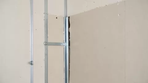 Montaż drzwi przesuwnych w ścianie