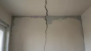 popękane ściany po remoncie sąsiada